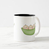 Dreiergruppe-Erbsen in einer Hülse Zweifarbige Tasse (VorderseiteRechts)