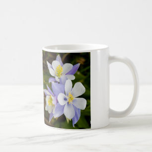 Dreiergruppen und neue Blüte Kaffeetasse
