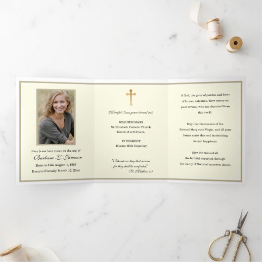 Dreifach Guadalupe-Rose Katholische Beerdigungsden Dreifach Gefaltete Karte (Innenseite)