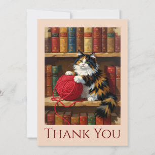 Dreifarbige Katze spielt mit Garn auf einem Bücher Dankeskarte