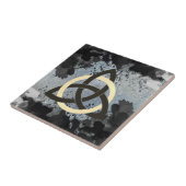 Dreiheits-Knoten-keltische Dunkelheit bewölkt Fliese (Seite)