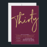 dreißig | Gold & Burgund 30. Geburtstag Party Einladung<br><div class="desc">Feiern Sie Ihren besonderen Tag mit dieser einfachen und stilvollen 30. Geburtstagsfeier. Dieses Design verfügt über ein schicke Pinselskript mit einem sauberen Layout mit einer bordeauxroten und goldenen Farbkombination. Weitere Designs gibt es in meinem Shop BaraBomDesign.</div>