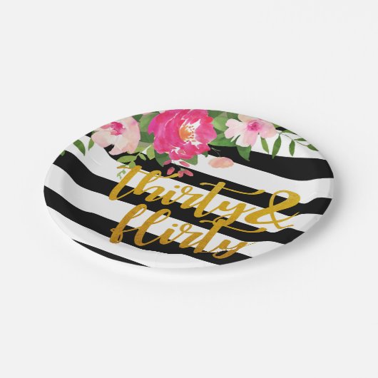 Dreißig u. kokette Platte - mit Blumen mit Pappteller (Schrägansicht)