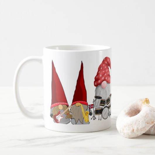 Dreiteilige Gnom-Band auf einer  Kaffeetasse (Mit Donut)