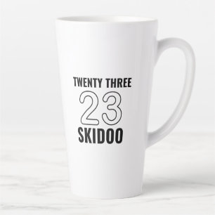 dreiundzwanzig Skidoos Milchtasse