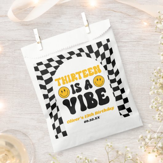 Dreizehn ist eine Retro-13.-Geburtstagsfeier-Vibes Geschenktütchen (Ausgeschnitten)