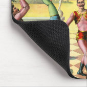Dreizehn Männer bei Akrobatik Mousepad (Ecke)