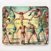 Dreizehn Männer machen Akrobatik Mousepad (Vorne)