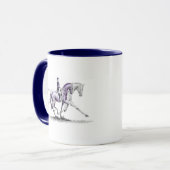 Dressurpferd in Trot Piaffe Tasse (Vorderseite Links)
