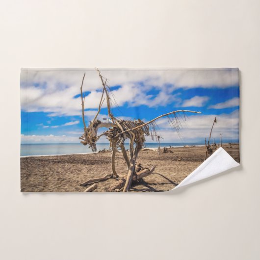 Driftwood-Kunstwerk am Hokitika Beach, Neuseeland Badhandtuch Set (Handtuch)