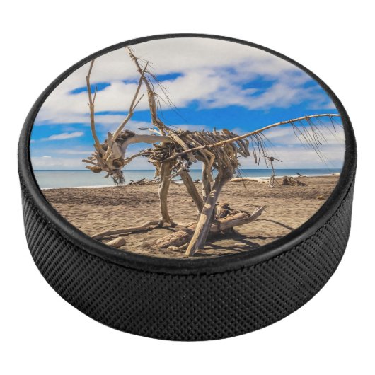 Driftwood-Kunstwerk am Hokitika Beach, Neuseeland Eishockey Puck (3/4)
