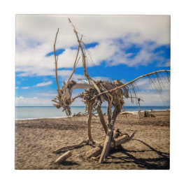 Driftwood-Kunstwerk am Hokitika Beach, Neuseeland Fliese