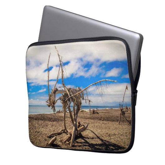 Driftwood-Kunstwerk am Hokitika Beach, Neuseeland Laptopschutzhülle (Vorderseite Links)