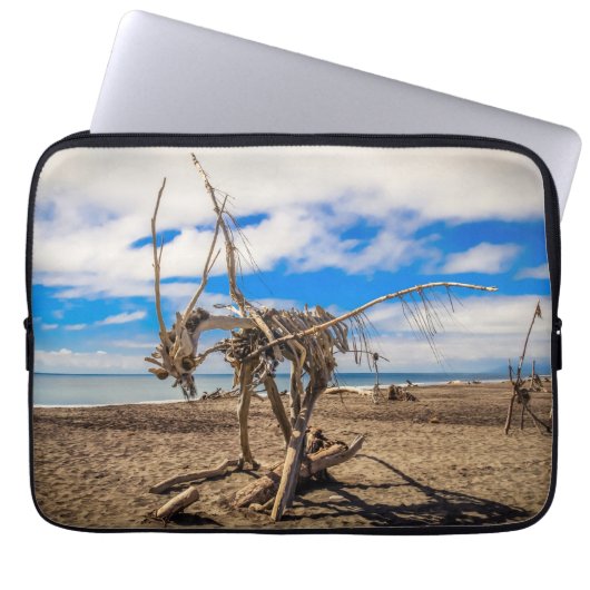Driftwood-Kunstwerk am Hokitika Beach, Neuseeland Laptopschutzhülle (Vorderseite)