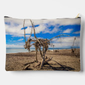 Driftwood-Kunstwerk am Hokitika Beach, Neuseeland Zubehörtasche (Rückseite)