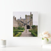 Drimnagh Castle clock, Dublin Irland. Quadratische Wanduhr (Zuhause)