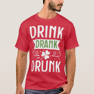 Drink getrunken Betrunken Happy St. T-Shirt