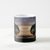 Drink If You Dare! Big, black dog Kaffeetasse (Mittel)