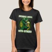 Drinks Well With Others 1 T-Shirt (Vorderseite)