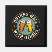 Drinks Well With Others Drinking Gift Magnet (Vorne)