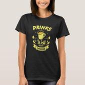 Drinks Well With Others Drinking Pun Premium T-Shirt (Vorderseite)