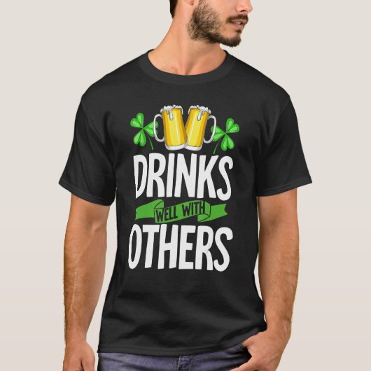 Drinks Well With Others Shirt Drinks Well With Oth (Vorderseite)