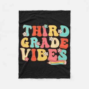 Dritte Klasse Vibes Retro Groovy - 3. Klasse Zurüc Fleecedecke