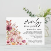 Drive by Autumn Pumpkin Brautparty Einladung (Stehend Vorderseite)