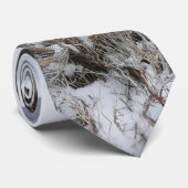 Driving Through the Snowy Sierra Nevada Mountains Krawatte (Gerollt)