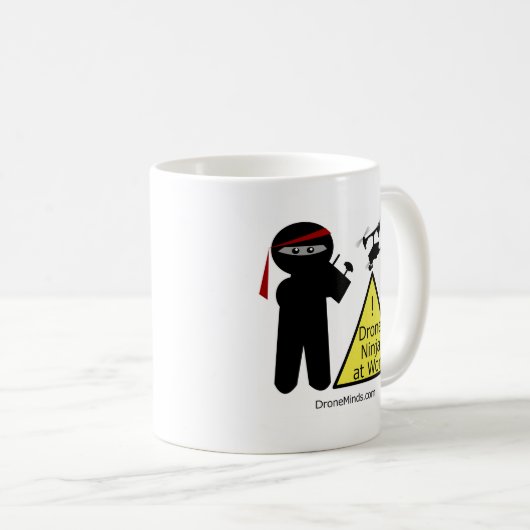 Drohne Ninja bei der Arbeit Kaffeetasse (VorderseiteRechts)