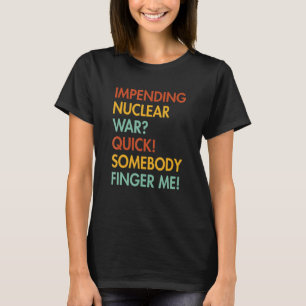 Droht Atomkrieg Schnell Jemand Finger Mich App T-Shirt
