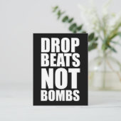 Drop Beats statt Bomben Postkarte (Stehend Vorderseite)