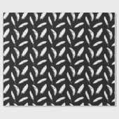 Druck der weißen Feder auf Schwarzem Geschenkpapier (Flach)