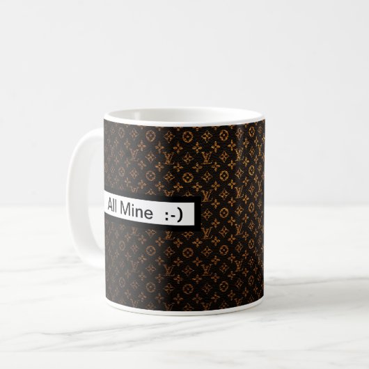 Druck-LV-Monogramm auf Tasse (Vorderseite Links)