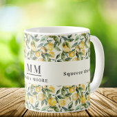 Drücken Sie die Tageslemonen-Monogramm Kaffeetasse