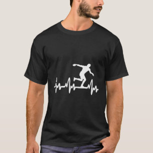 Drücker mit dem Gewicht von Ekg Hebeat und T-Shirt
