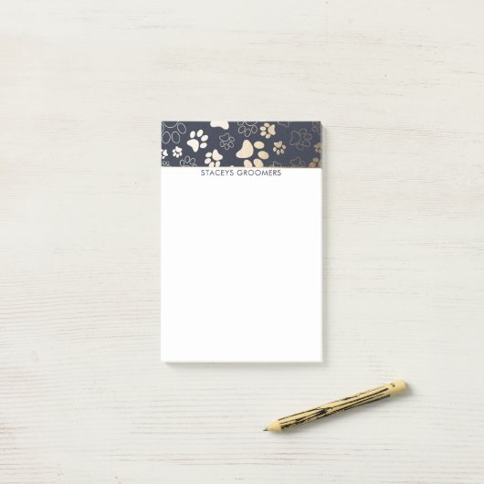 Druckmuster aus Gold und Navy Paw Post-it Klebezettel (Auf Schreibtisch)