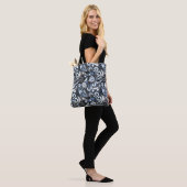 Druckmuster Weiß & Blau Paisley Tasche (Am Model)