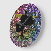 Drummer auf Trap-Set mit Rainbow-Musiknoten-Uhr Große Wanduhr (Winkel)