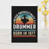 Drummer geboren 1977 50th Birthday Drumming Gift Karte (Gelbe Blume)