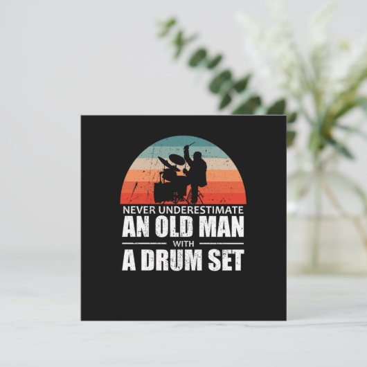 Drummer Never Underestimate An Old Man With Drums Einladung (Stehend Vorderseite)