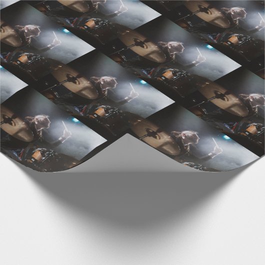 Drummer-Silhouette, dunkle Bühne Geschenkpapier (Ecke)