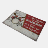 Drummer und ein schöner Lady Stick zusammen Funny  Fußmatte (Schrägansicht)