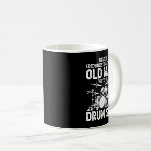 Drummer unterschätzt nie einen alten Mann mit eine Kaffeetasse (VorderseiteRechts)