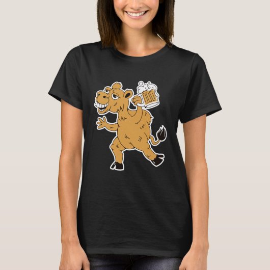 Drunk brown camel with beer for party holidays T-Shirt (Vorderseite)