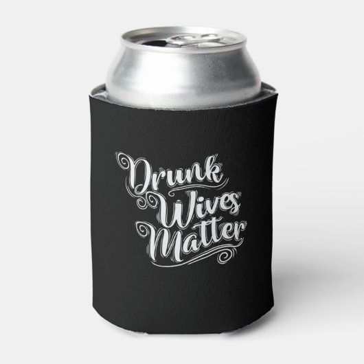 Drunk Wives Matter Junggesellenabschied Dosenkühler (Kanne Vorderseite)