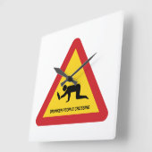 DRUNKEN PEOPLE CROSSING TRAFFIC SIGN QUADRATISCHE WANDUHR (Winkel)