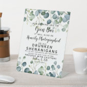 Drunken Shenanigans Fotografiert Eukalyptus Sockelschild (In SItu)