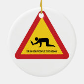 DRUNKENDE MENSCHEN ÜBERQUEREN VERKEHRSSIGN KERAMIK ORNAMENT (Hinten)
