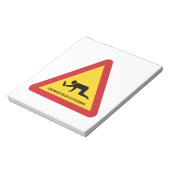 DRUNKENDE MENSCHEN ÜBERQUEREN VERKEHRSSIGN NOTIZBLOCK (Rotiert)